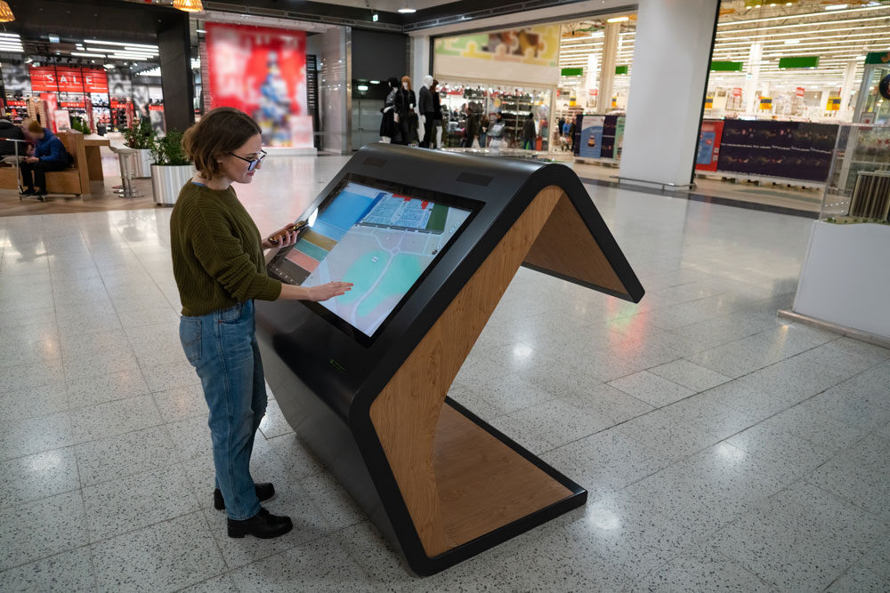 Orientation kiosk in a shopping center Orientation kiosk in a shopping center